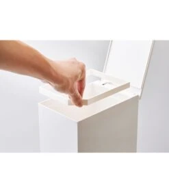 Yamazaki Sanitary Pedal Bin - Tower - White -Dagelijkse Boodschappen Winkel 5611e7e300834c3c9304c9660e4e3347