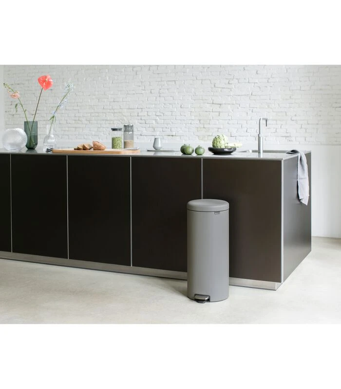 Brabantia NewIcon Prullenbak - 30 L - Mineral Concrete Grey 2 Brabantia NewIcon Prullenbak - 30 L - Mineral Concrete Grey - Afbeelding 2