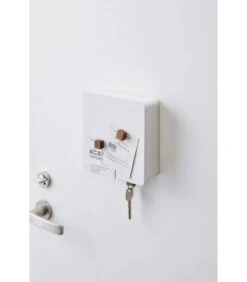 Yamazaki Magnetic Key Box - Tower - White 8 Yamazaki Magnetic Key Box - Tower - White -Dagelijkse Boodschappen Winkel 8c2904a9e3e9437ea26bb2117d17950a
