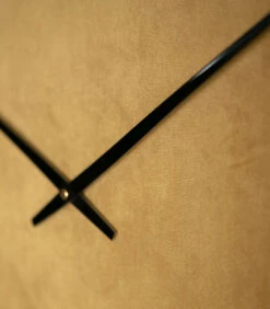 WOOOD Renske Wandklok - Velvet - Okergeel - 5x62x62 7 WOOOD Renske Wandklok - Velvet - Okergeel - 5x62x62 -Dagelijkse Boodschappen Winkel a4dc121178ed4c8594f66c8c6c0219da