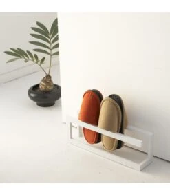 Yamazaki Slipper Rack - Line - White -Dagelijkse Boodschappen Winkel e537d577be084e53a39c0fd9d8eec1e8