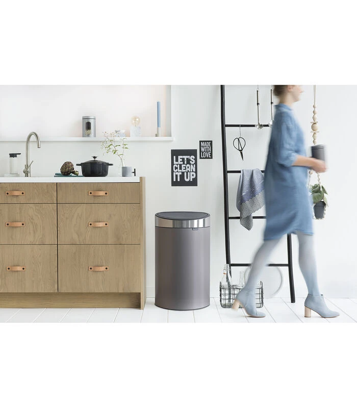 Brabantia Touch Bin New Afvalemmer, 40L Platinum/ Matt Steel 4 Brabantia Touch Bin New Afvalemmer, 40L Platinum/ Matt Steel - Afbeelding 4