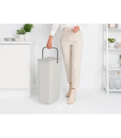 Brabantia Sort & Go Afvalemmer, 40 Liter - Light Grey 6 Brabantia Sort & Go Afvalemmer, 40 Liter - Light Grey -Dagelijkse Boodschappen Winkel ed3e75d8151a45538918d786440e51ee