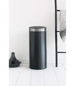 Brabantia Touch Bin New, 30L, Black / Fingerprint Proof 7 Brabantia Touch Bin New, 30L, Black / Fingerprint Proof -Dagelijkse Boodschappen Winkel f73a7f52eb984bfd92a03867e001d181