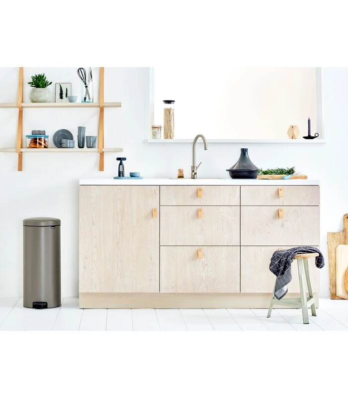 Brabantia NewIcon Prullenbak - 30 L - Platinum 2 Brabantia NewIcon Prullenbak - 30 L - Platinum - Afbeelding 2